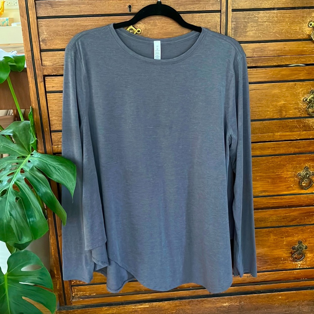 New Lululemon grey T size-10